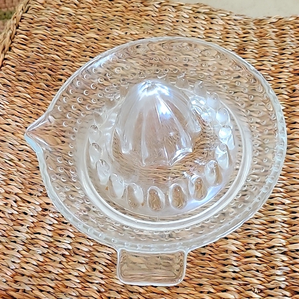 Vintage Juice Reamer Citrus Lemon Orange Lime Juicer Clear Glass Pit Strainer
